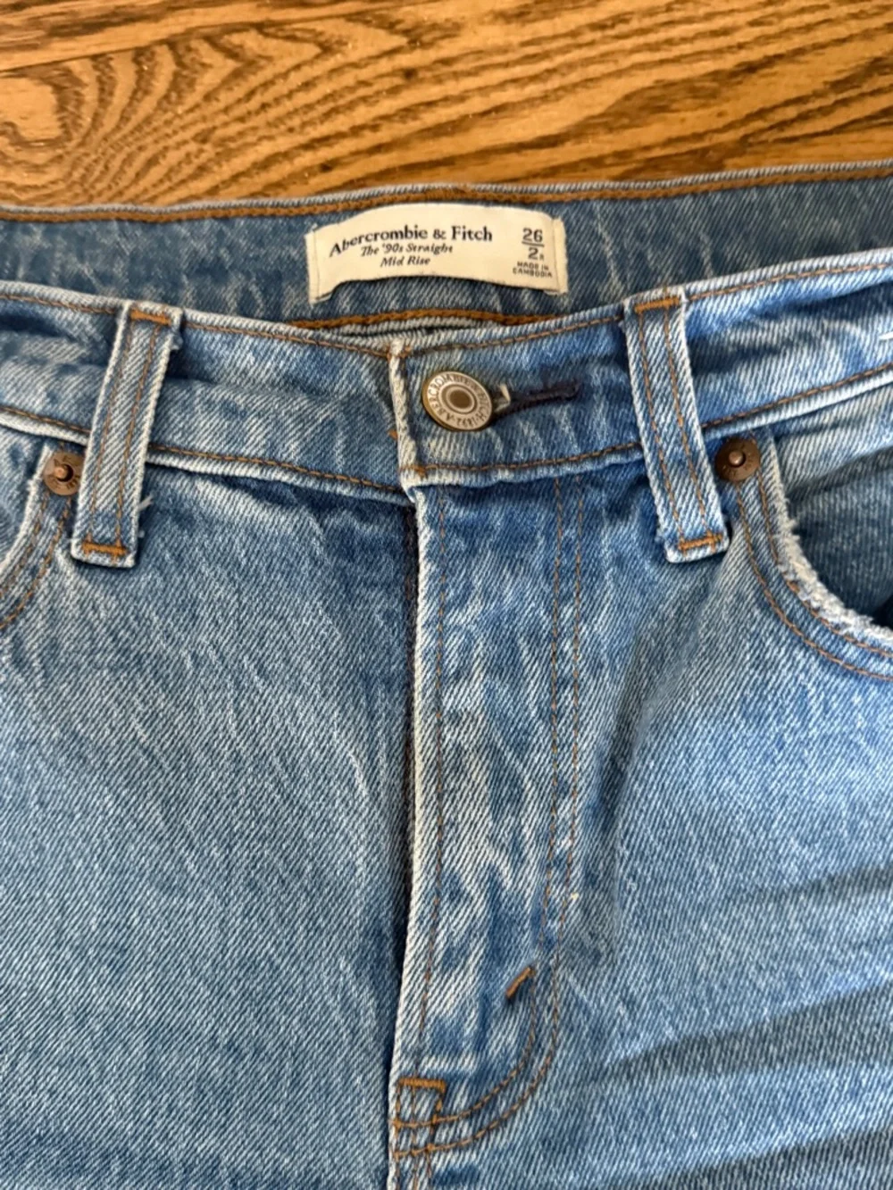 Abercrombie & Fitch Light Blue Mid- Rise 90s Straight Jeans 26R - Picture 2 of 4